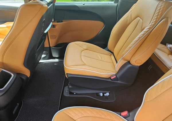 Chrysler Pacifica cena 352887 przebieg: 107, rok produkcji 2023 z Biecz małe 667